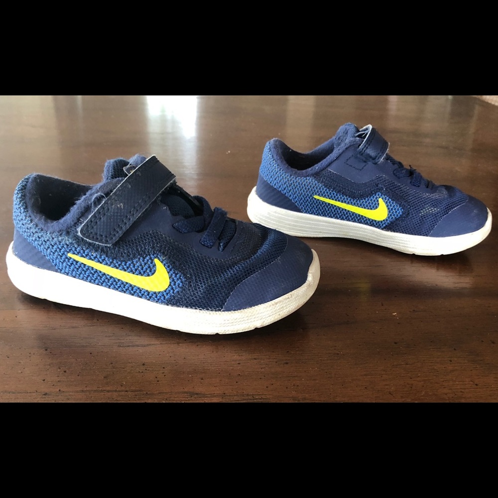 Toddler Boy Nike Shoes size 8c